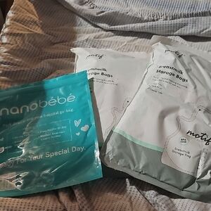 Motif Breastmilk Storage Bags and Nanobébé Bag
